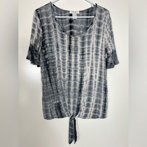 Gray & White Tie-Dye Short-Sleeve Top – Front Tie Detail